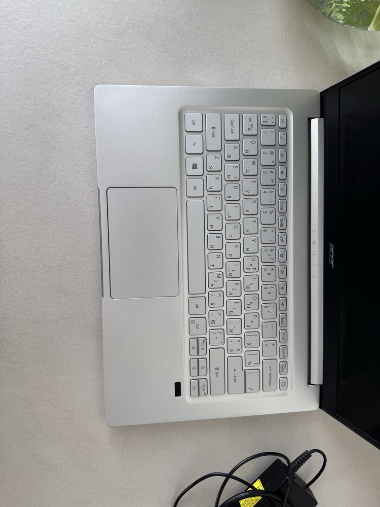 Продам ноутбук Acer Swift SF314-42(Ryzen 3 , 8 ГБ RAM,Windows 11 pro)