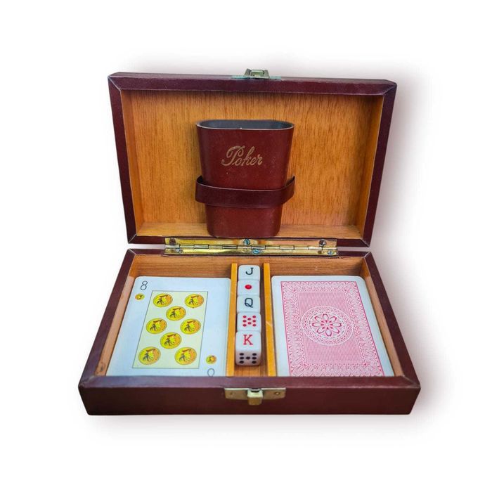 Estojo vintage “JUEGOS” – Caixa Madeira, Copo “Poker”, Baralho e Dados