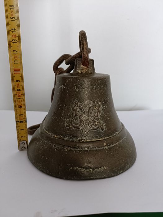 Dzwonek duży z brązu