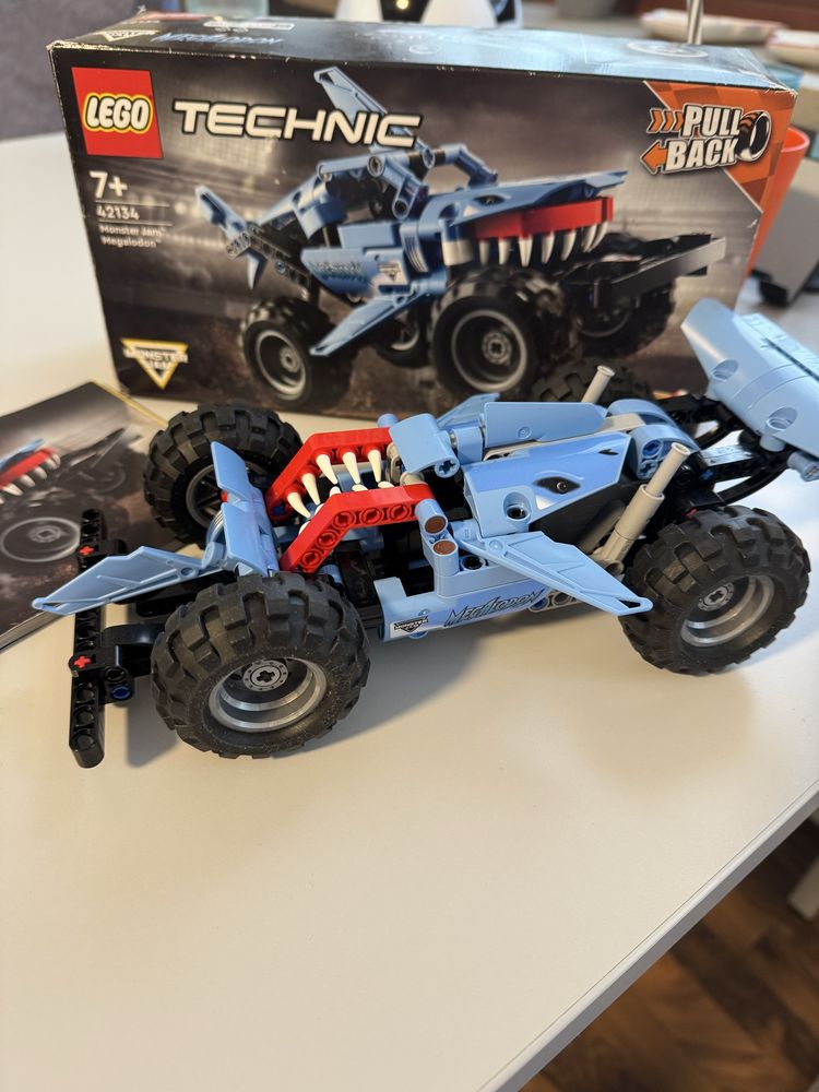 Машина Lego 7+