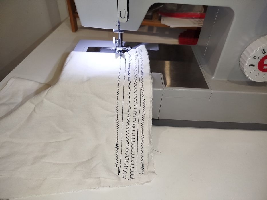 Máquina de costura heavy duty 4411