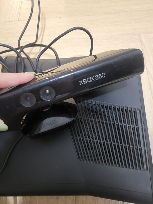 Xbox 360 konsola + dwie gry
