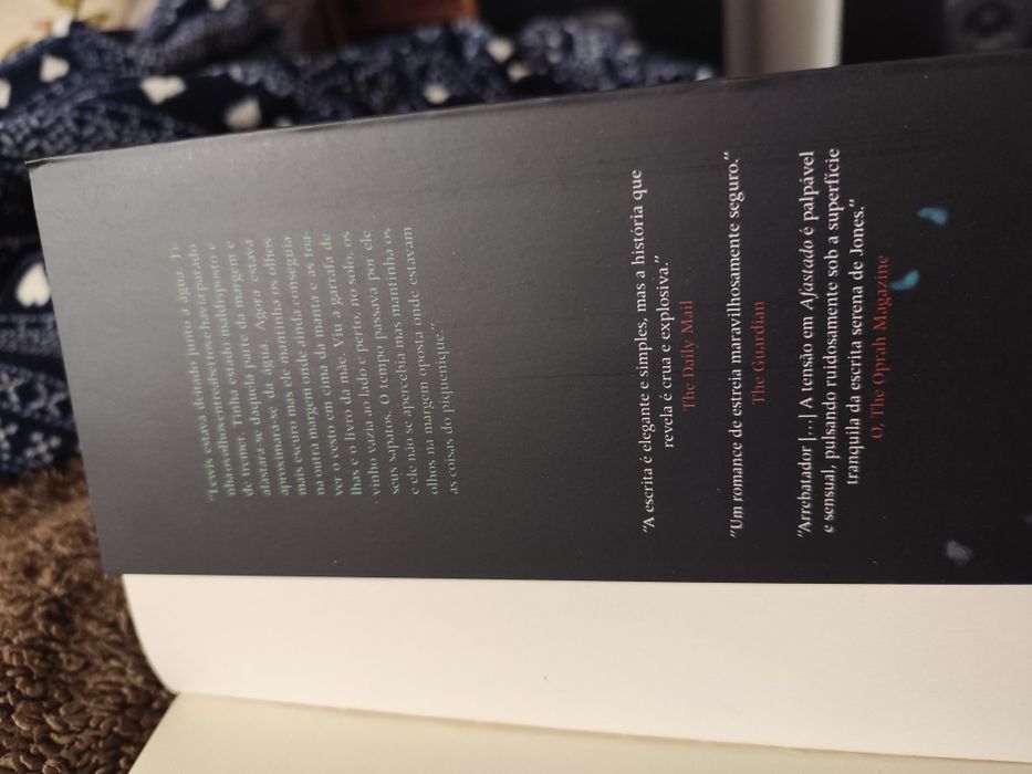 Livro "Afastado" Sadie Jones