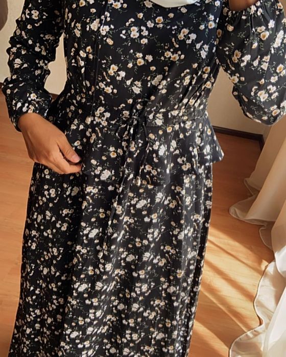 Платье макси с баской и рукавом