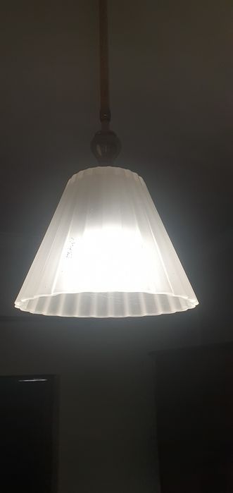 Candeeiro de teto vintage com abajur em vidro fosco