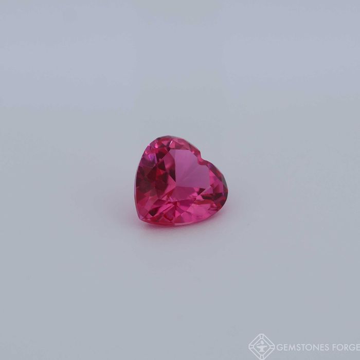 Szafir Laboratoryjnie wytworzony różowy 6x6 mm