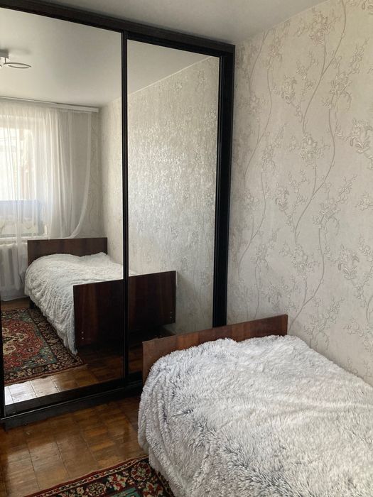 Квартира 4-кімнатна на болгарах