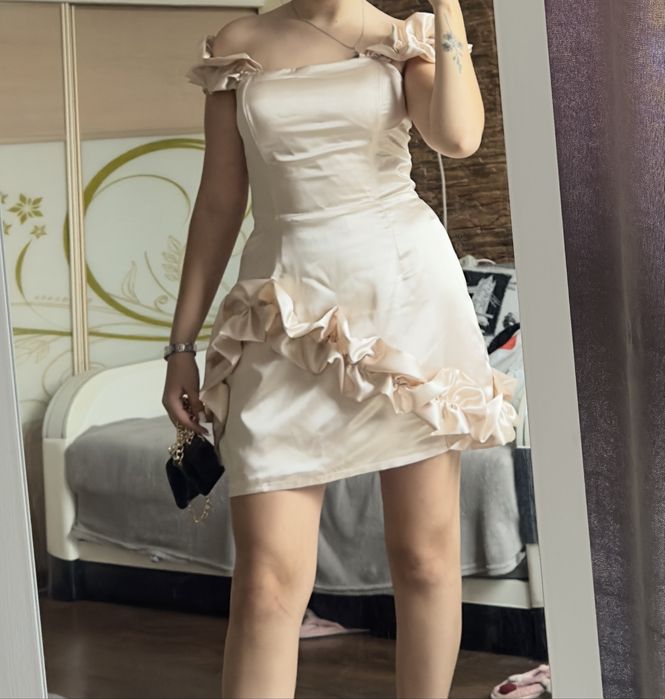 Ніжна святкова сукня