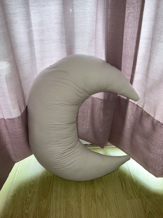 Almofada em forma de lua