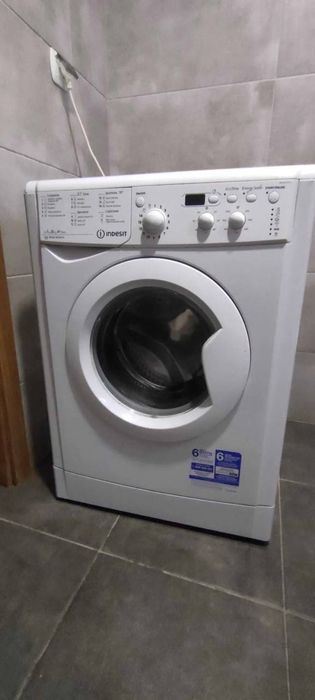 Продається пральна  машина  Indesit IWSD 51051 C
