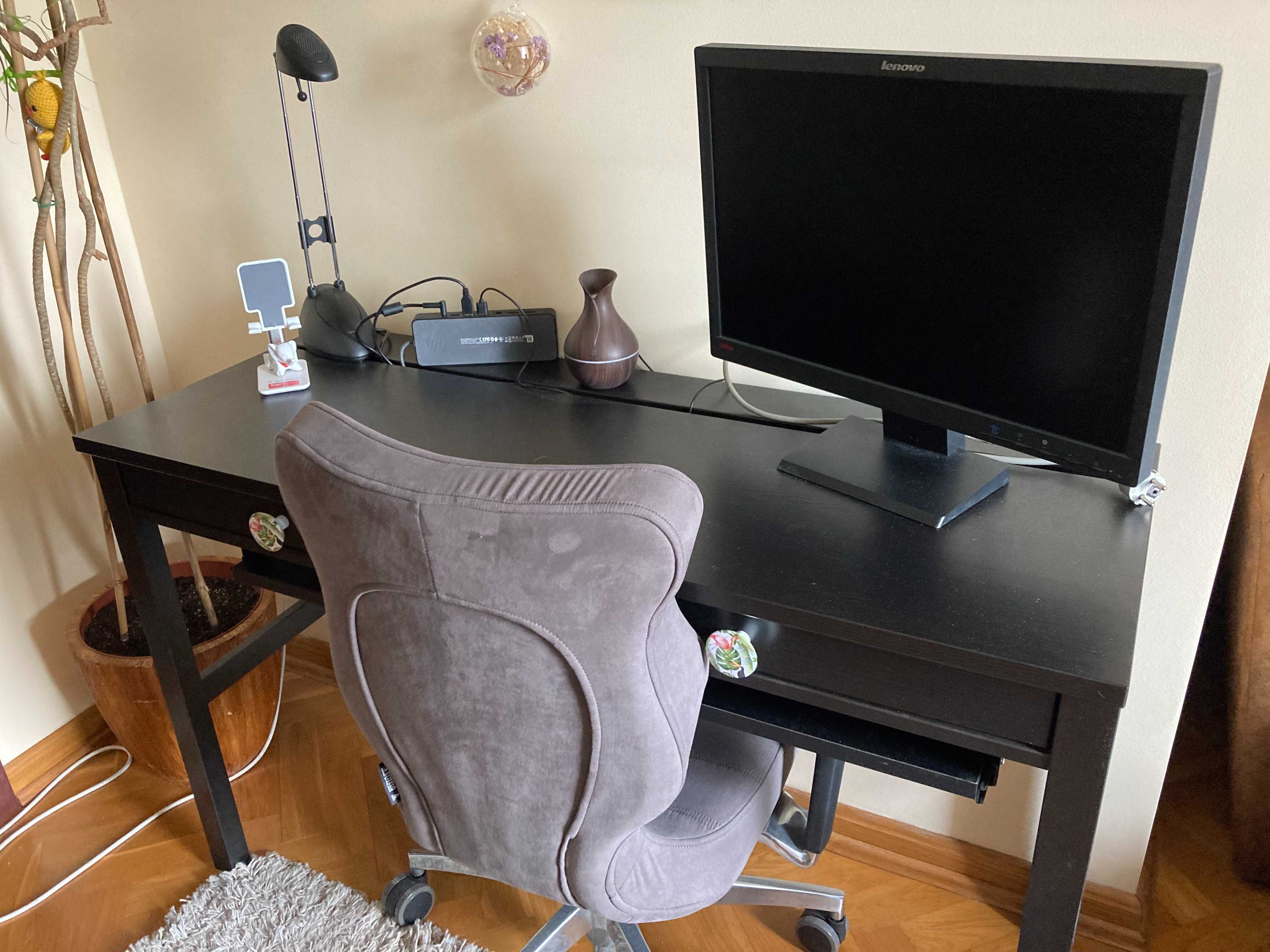 Biurko drewniane IKEA + krzesło obrotowe Entelo  (Monitor gratis!)