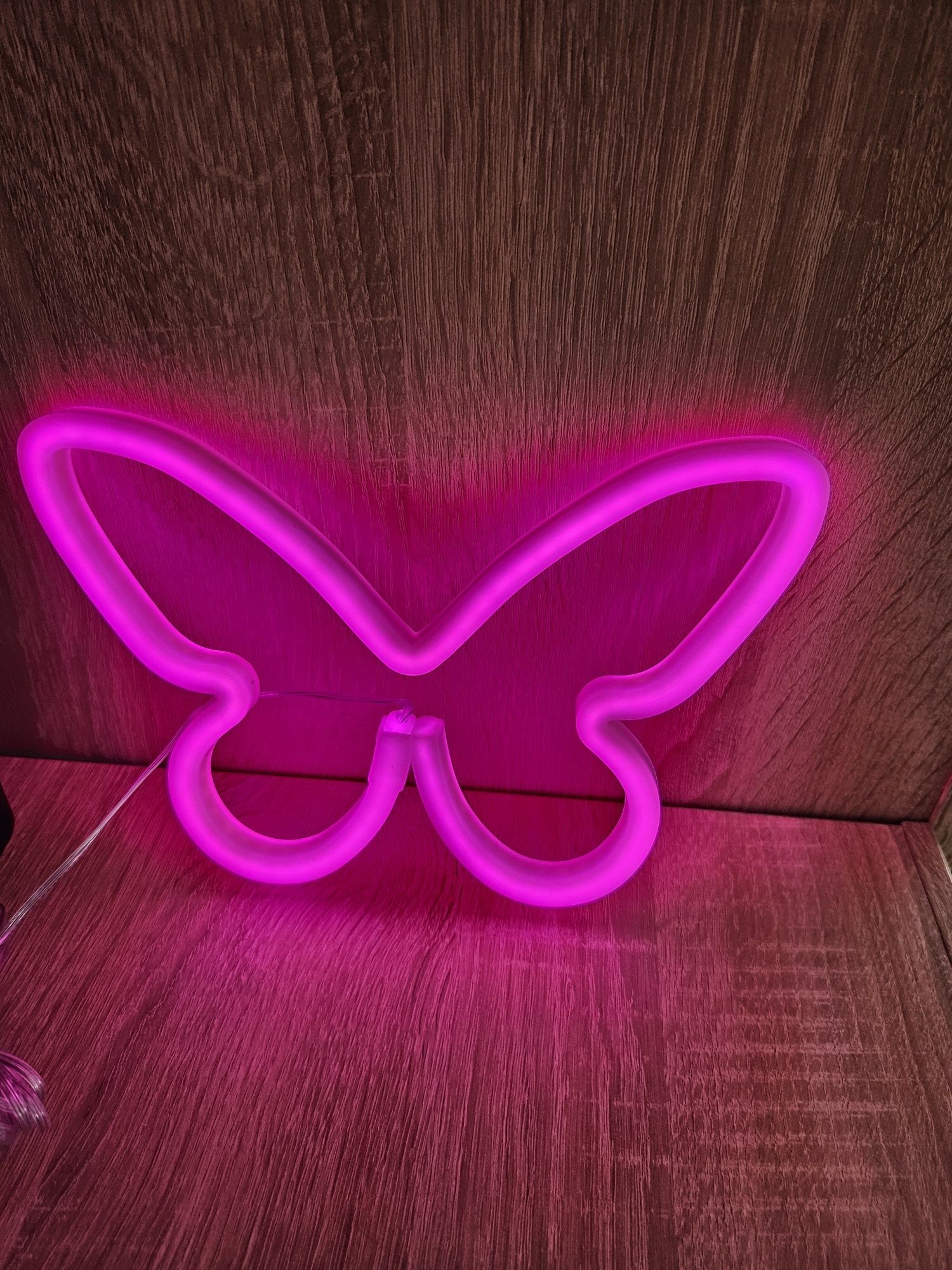 Led motyl na ścianę