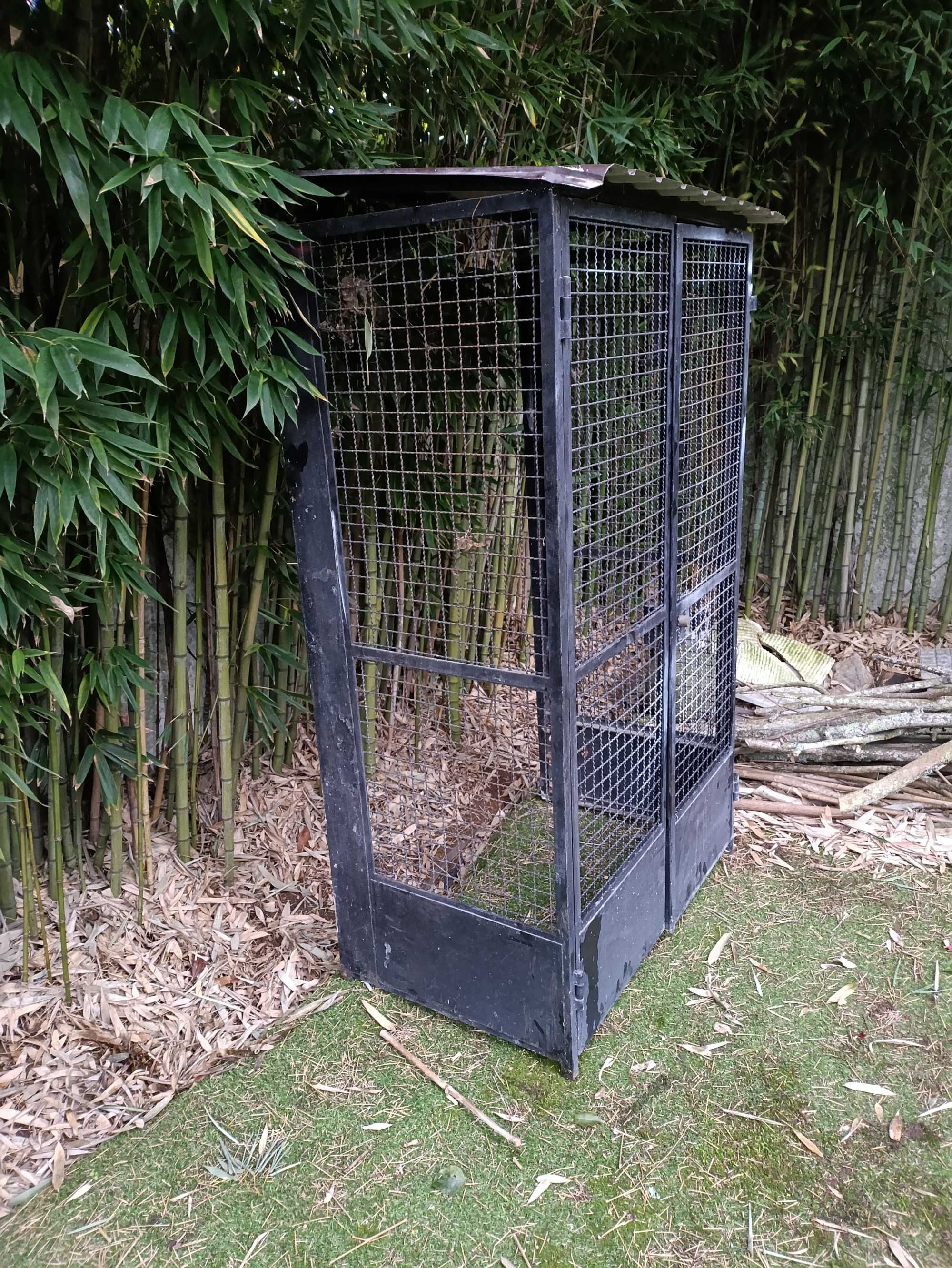 Gaiola de proteção para botijas de gás com fechadura