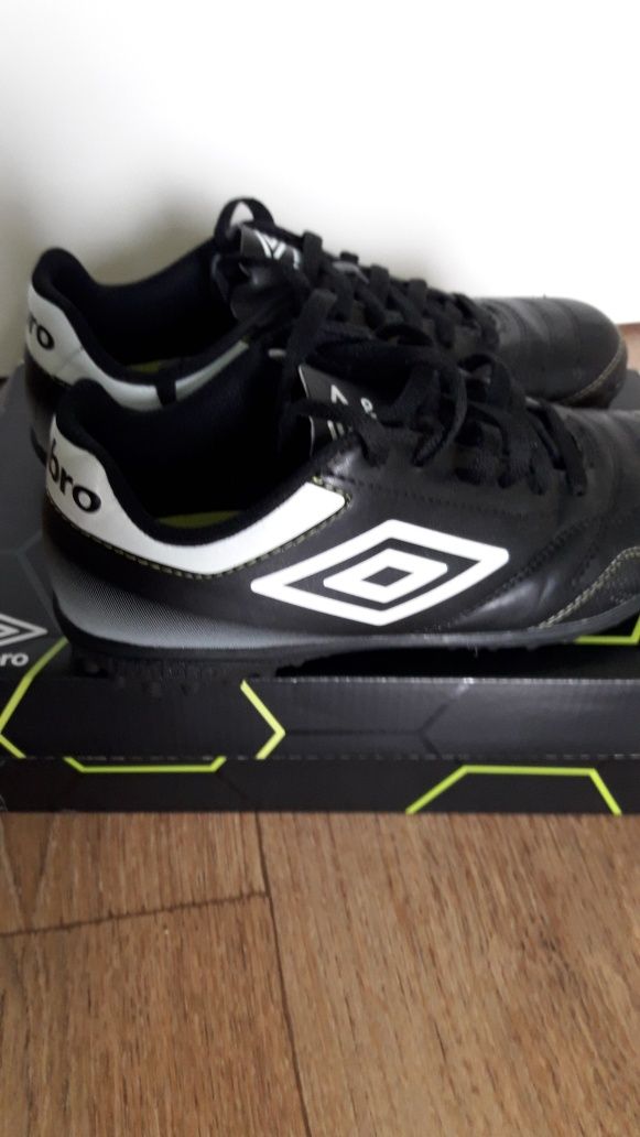 Halówki Umbro rozm 38