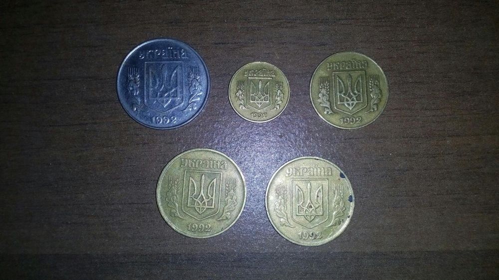 Продам Монети 5,10,25,50!на фото не все есть еще монети