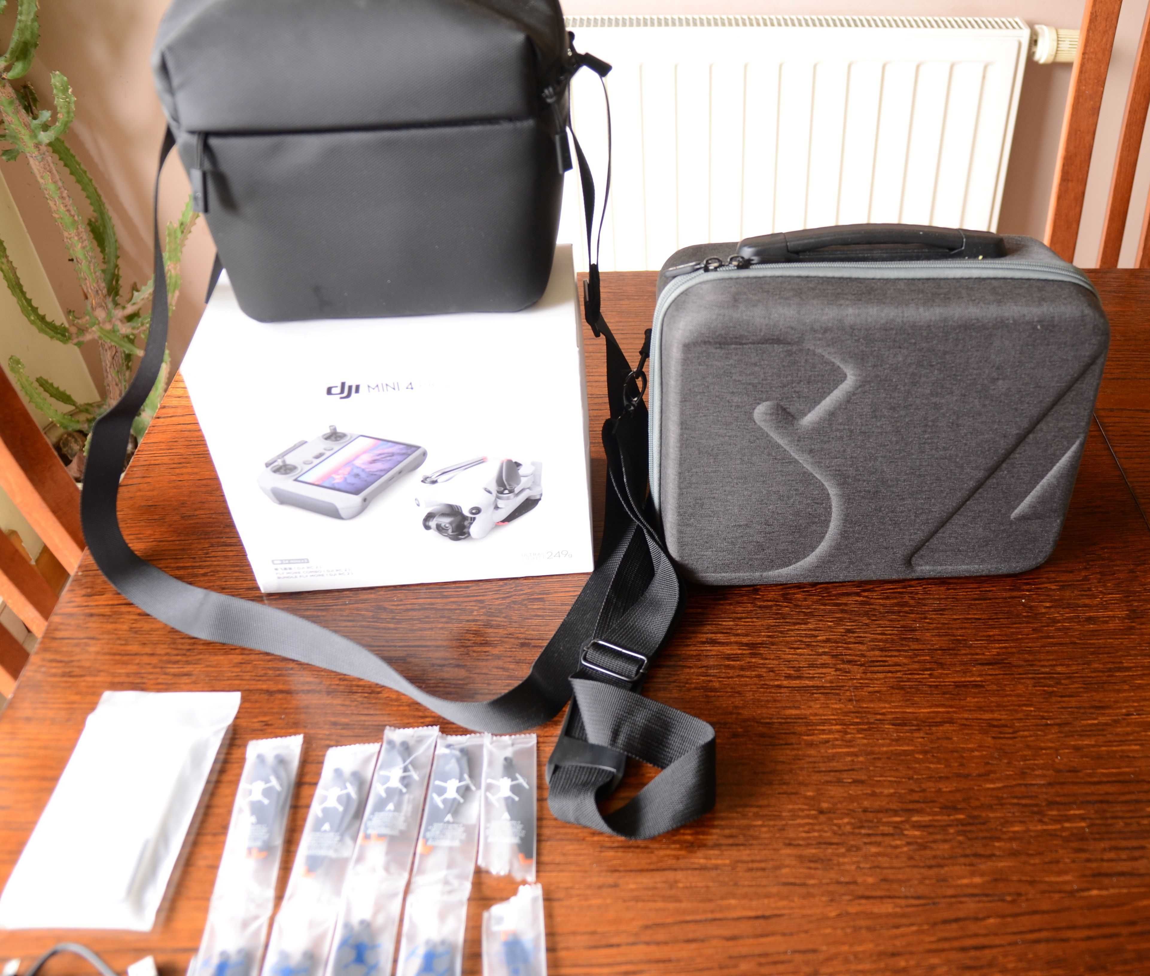 Dron MINI 4 pro combo RC2 DJI