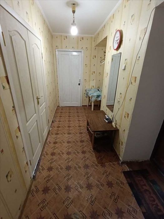 Двокімнатна квартира на Юрівці!