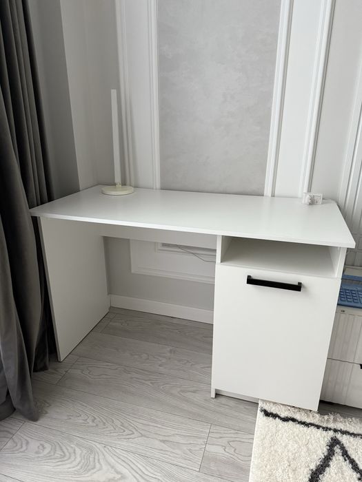 письмовий стіл новий