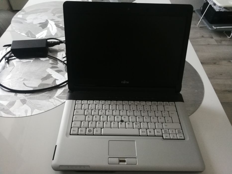 Fujitsu lifebook s710 Intel i7 6gb ram ssd 120gb