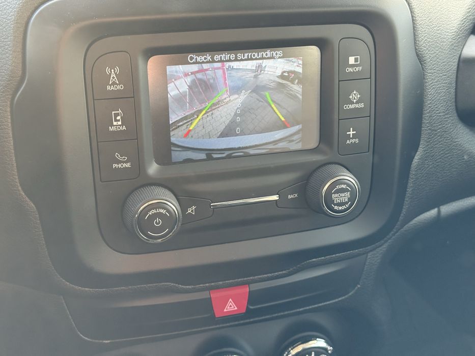 Білий Jeep Renegade Sport 2016 року