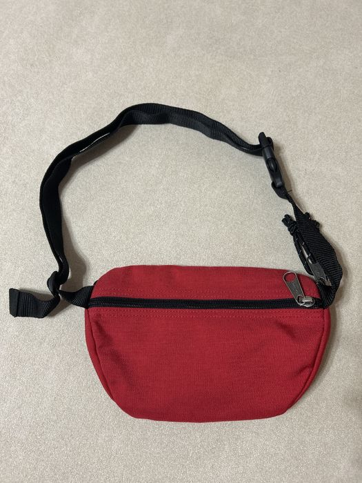 Сумка EASTPAK бананка на пояс