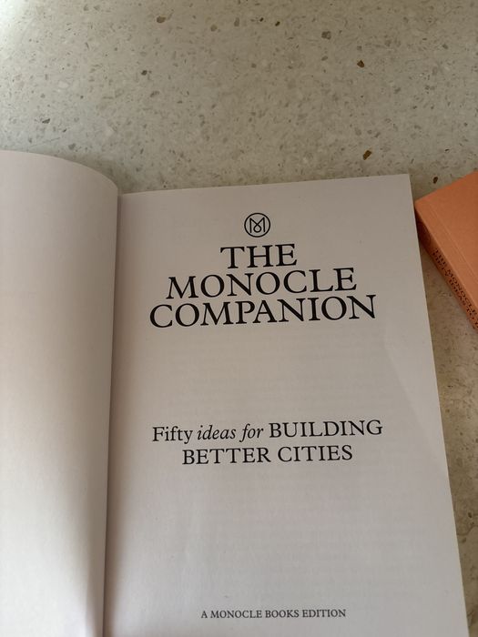 2 livros Monocle