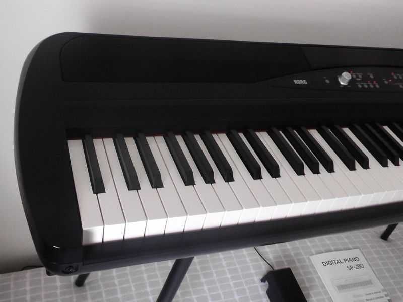 Korg SP-280 Pianino Cyfrowe + nogi + zasilacz + karton