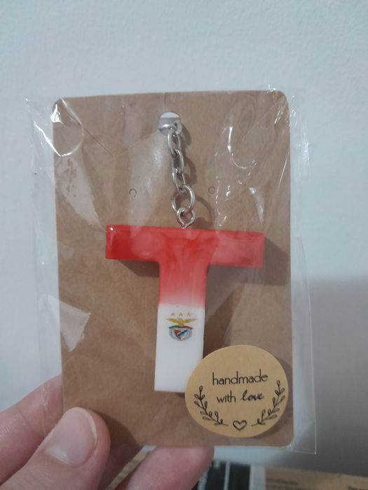 Porta-chaves, imans e cinzeiros