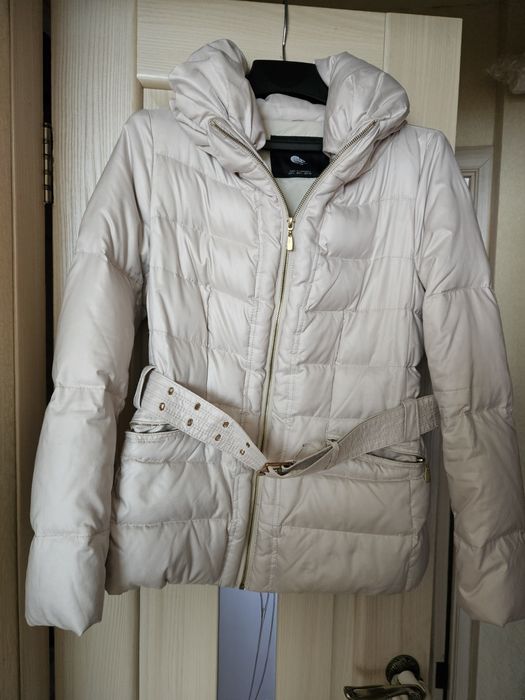 Женская куртка на пуху фирмы ZARA