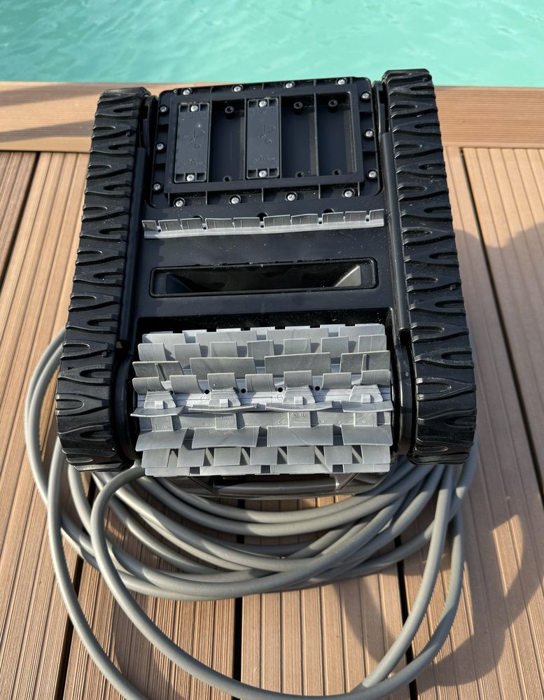 Robot basenowy Zodiac TornaX AT32050. Odkurzacz, basen.