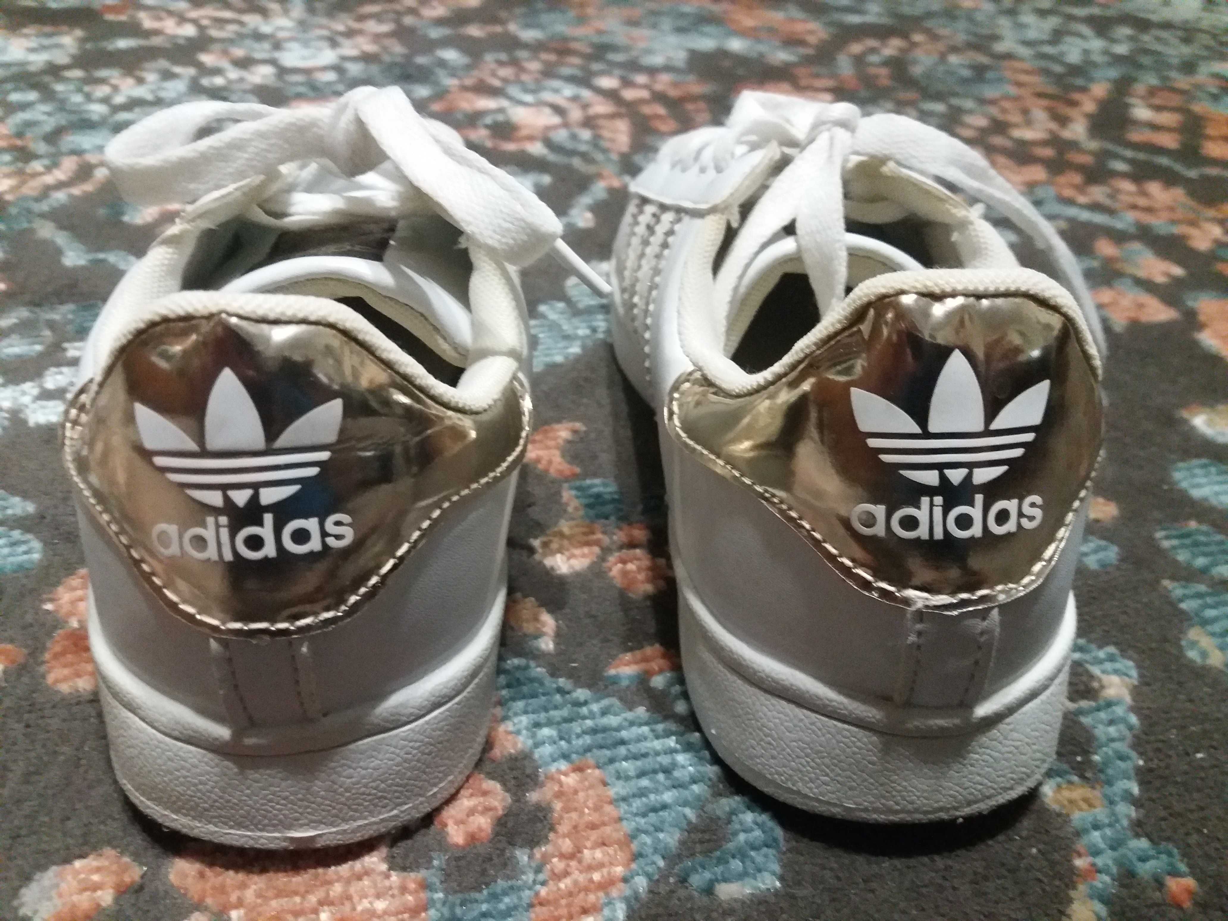 Adidas новые кроссовки.  Оригинал.