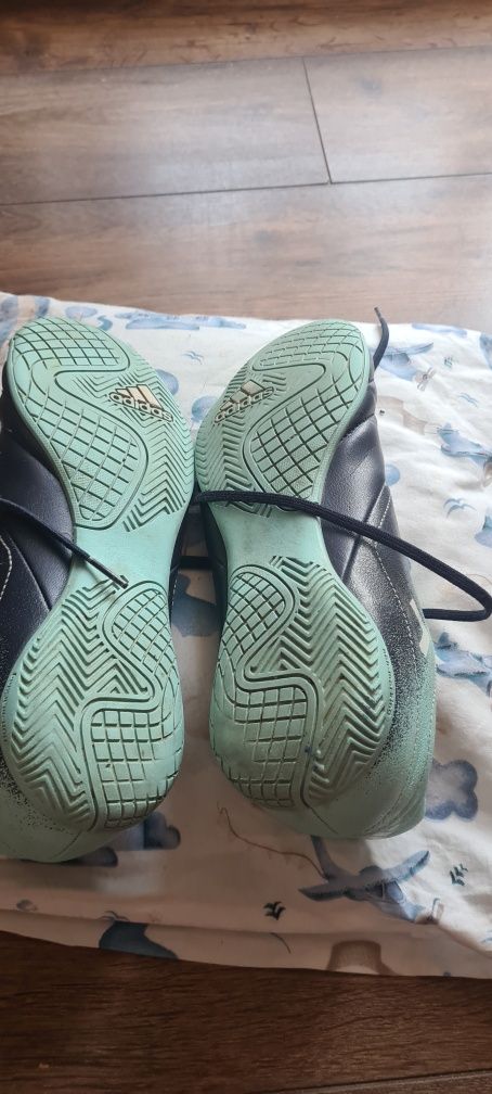 Buty piłkarskie halowki Adidas 40  wkladka 25cm dl