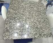 Mesa de mármore quadrada