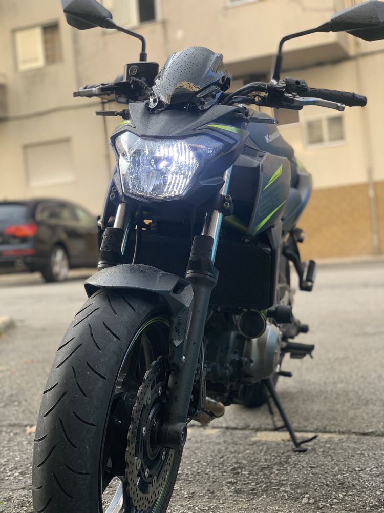 Kawasaki Z650 como nova