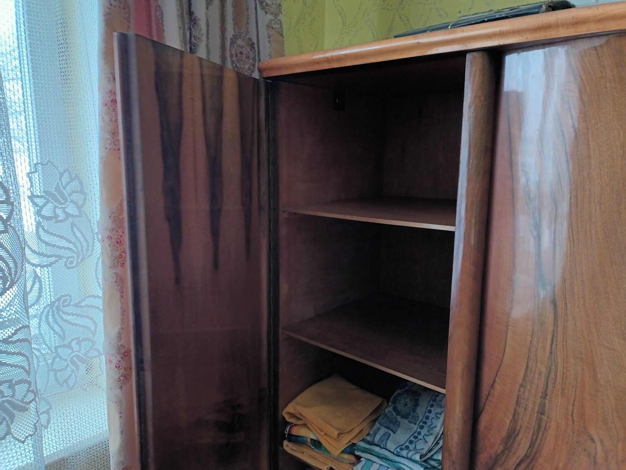 Meble zabytkowe, stół, szafa, toaletka