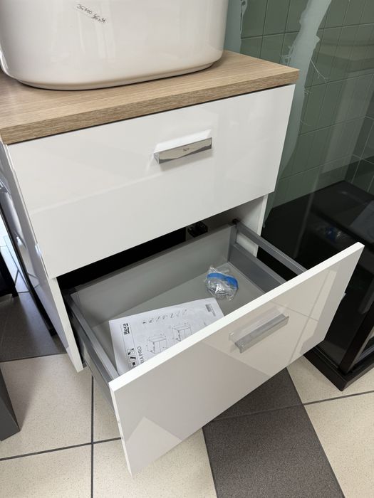 Szafka 60 cm lazienkowa z blatem umywalka do kompletowania ROCA