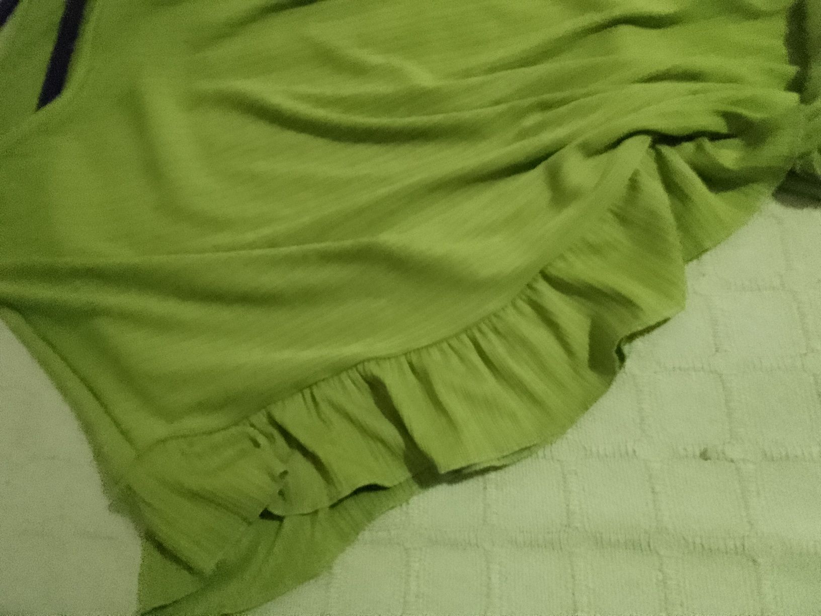 Vestido novo com folhos todo em volta muito elegante tamanho L