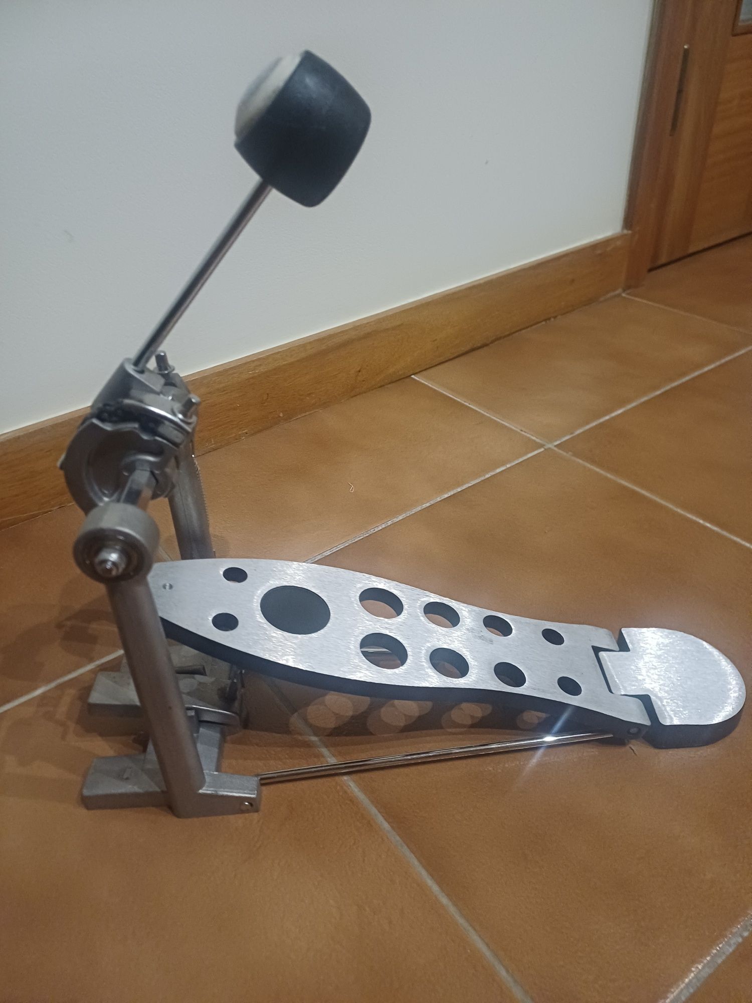 Pedal bombo quase novo