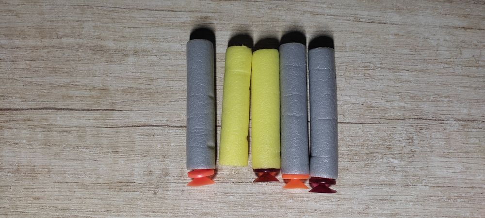 Игрушка пистолет