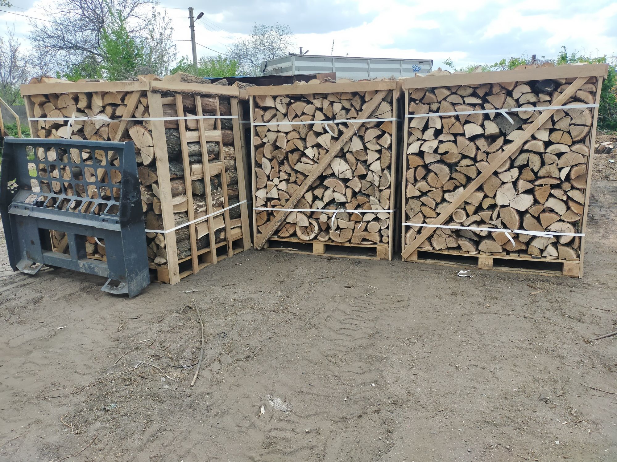 Продам дрова колоті в піддонах