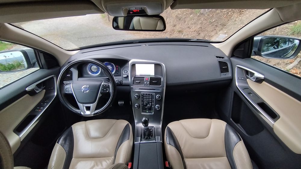 Volvo XC 60 R-DESIGN versão 85 anos