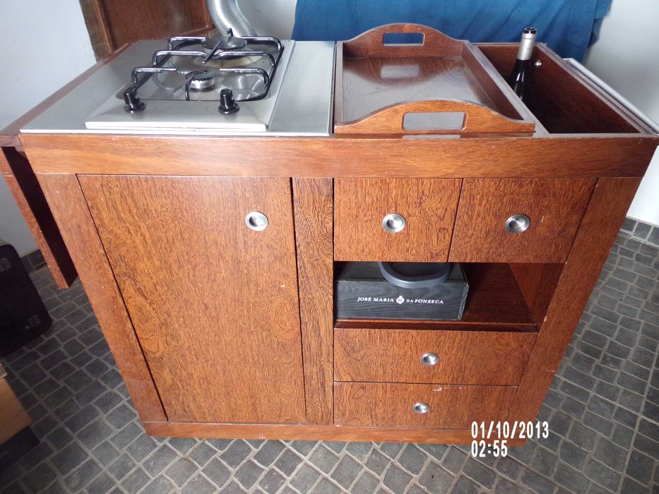 Carro/Móvel com fogão para flambear