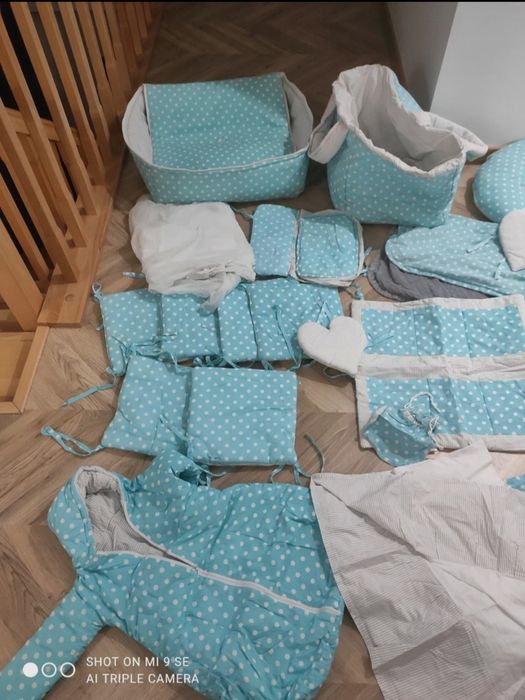 Komplet dodatków do pokoju niemowlaka w niebieski w białe grochy