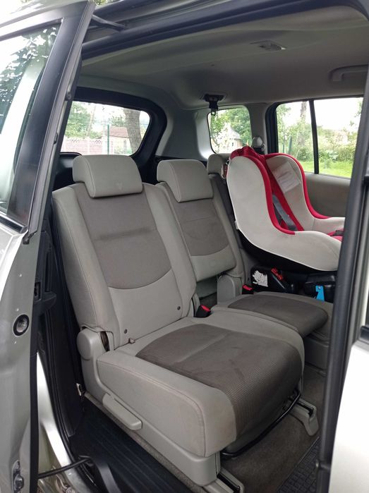 Автомобіль Mazda 5