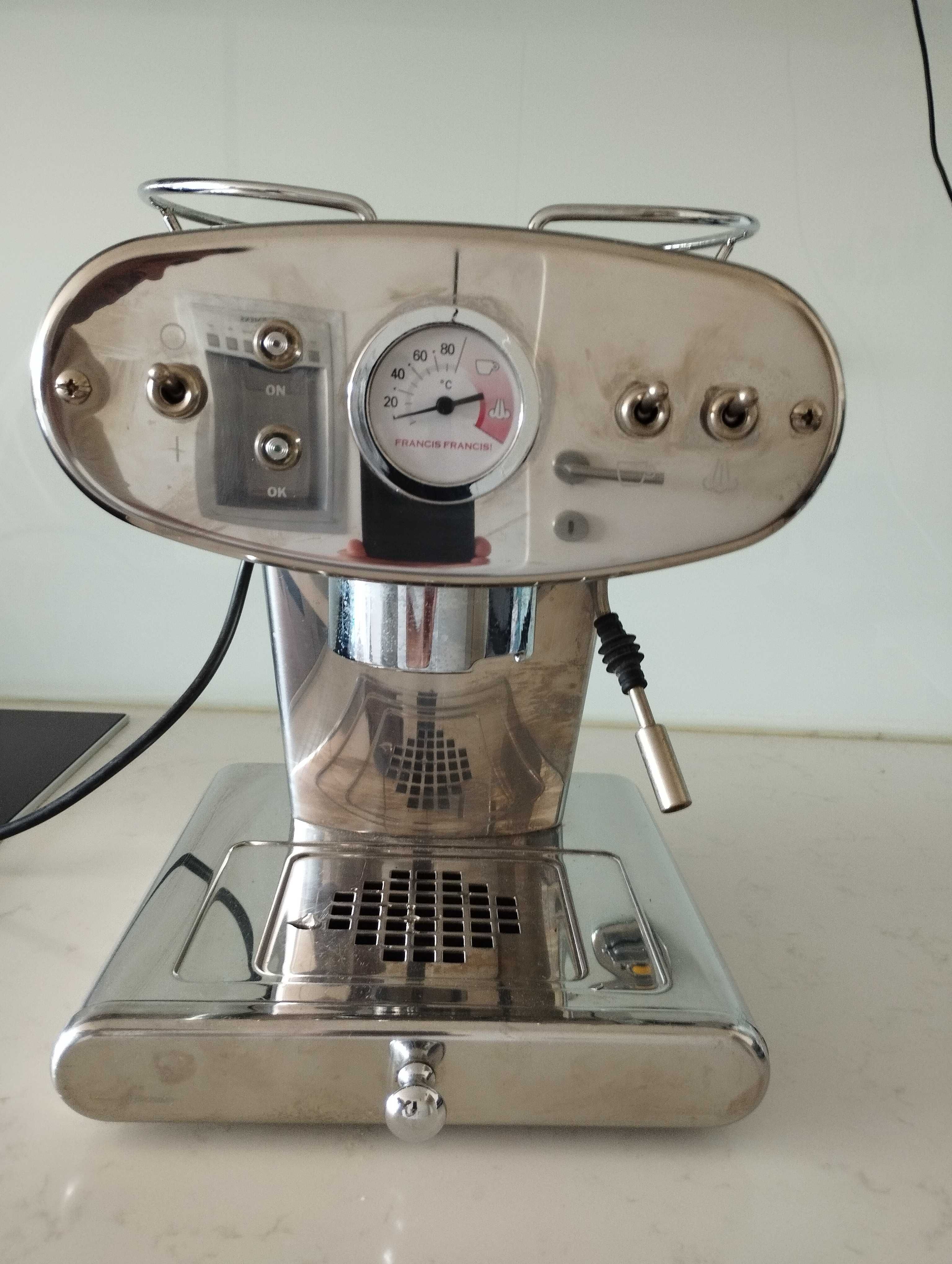 Francis Francis máquina café retro