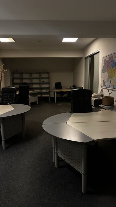 Распродажа офисной мебели Тумбы шкафы комоды стеллажи полки стулья