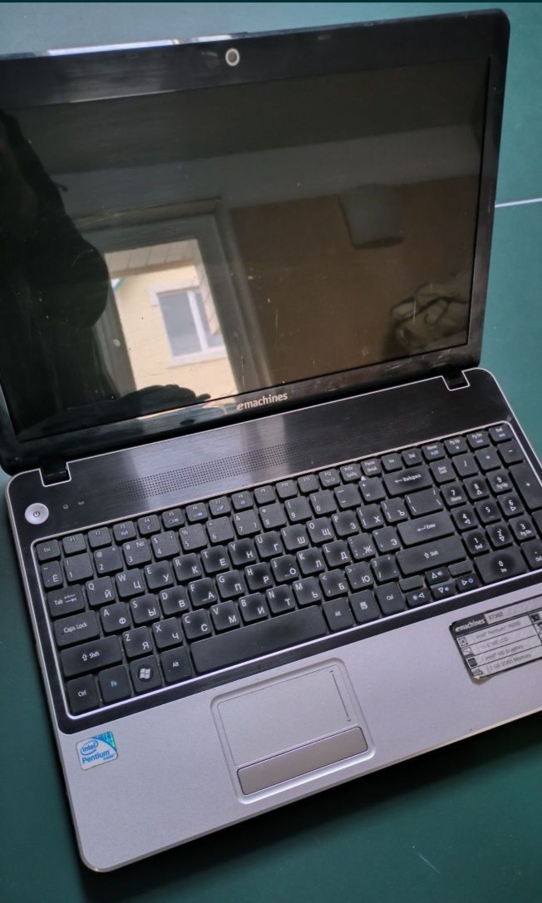 Ноутбук ноут Emachines Е730Z рабочий + зарядное устройство