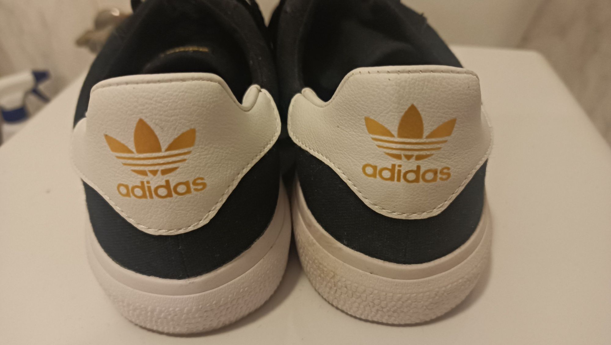 Sapatilhas adidas originais Tipo All star