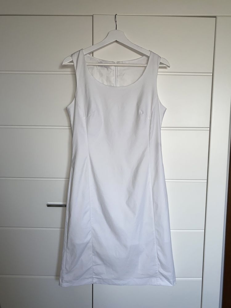Biała bawełniana dopasowana sukienka na ramiączkach vera varelli 38