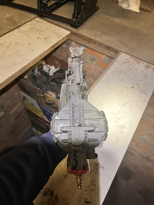 Продам пневмотпистолет для битумной черепицы